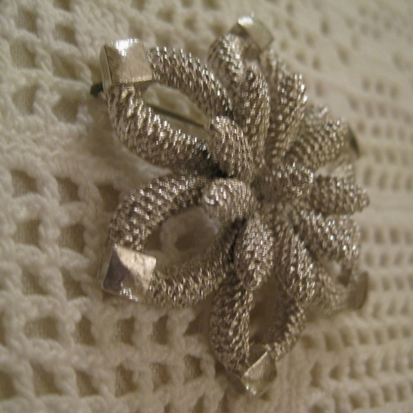 MONET FLOWER Brooch Monet SNOWFLAKE Pinecone 1980s - Picture 6 of 8